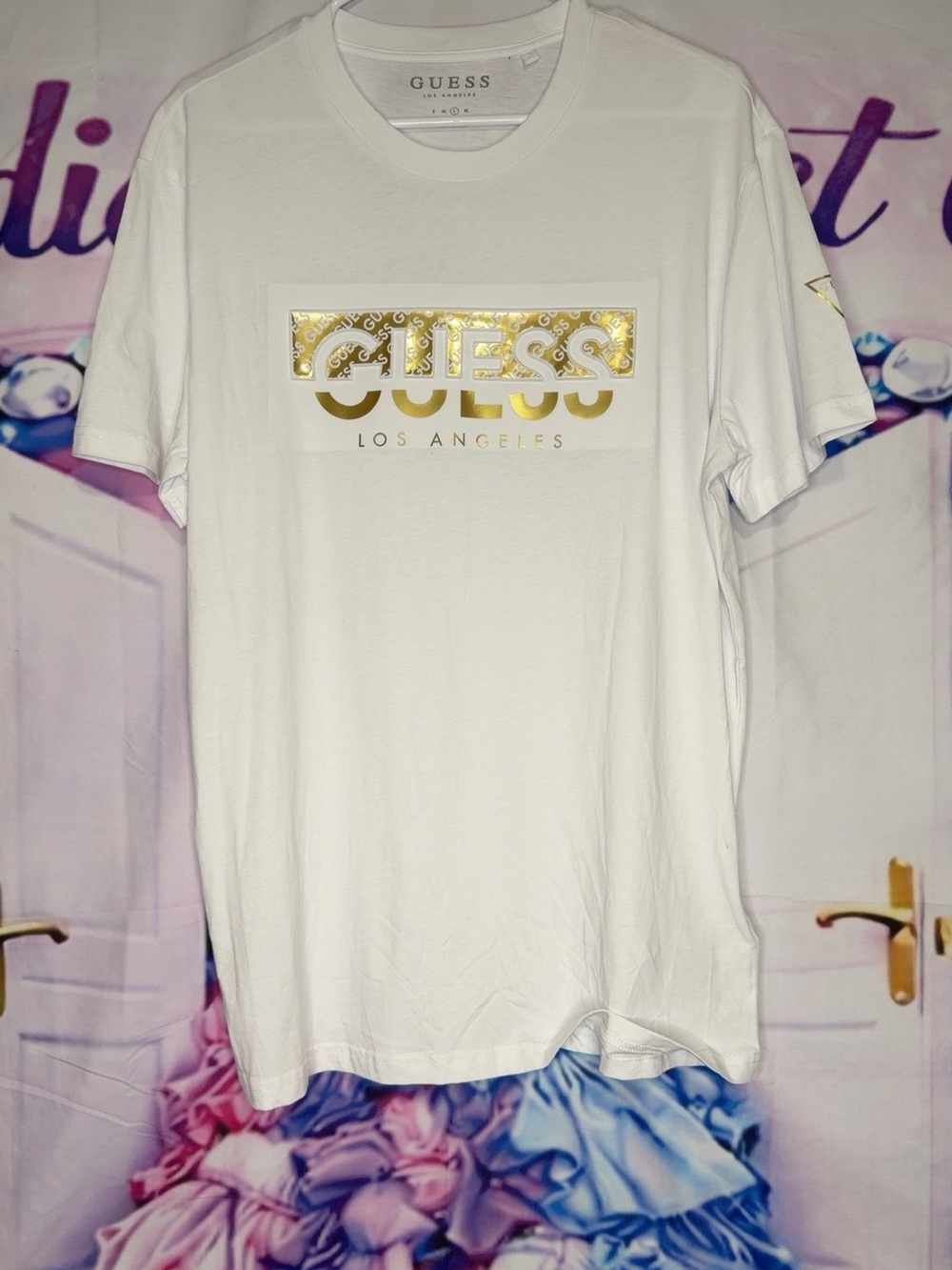 GUESS Men/unisex White Logo T-Shirt with Gold Accent